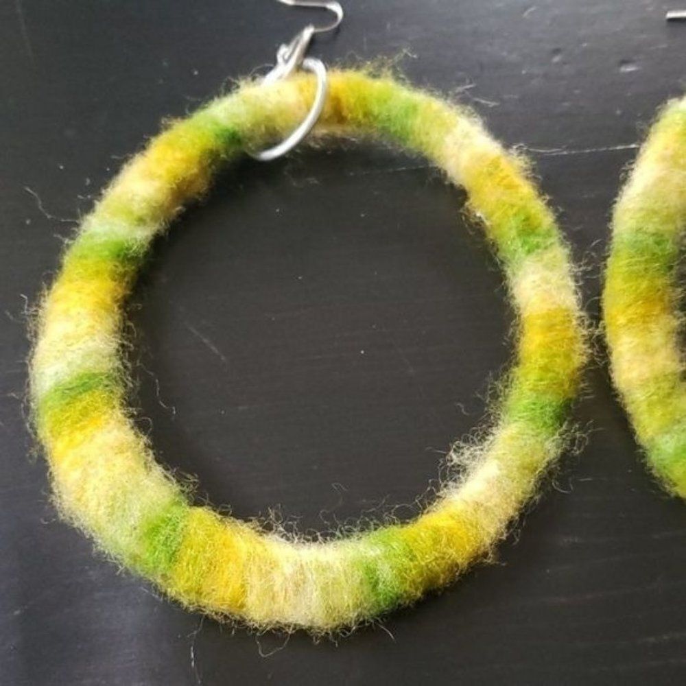 Vintage 70s Yellow Yarn Boho Hoop Earrings - Picture 3 of 8